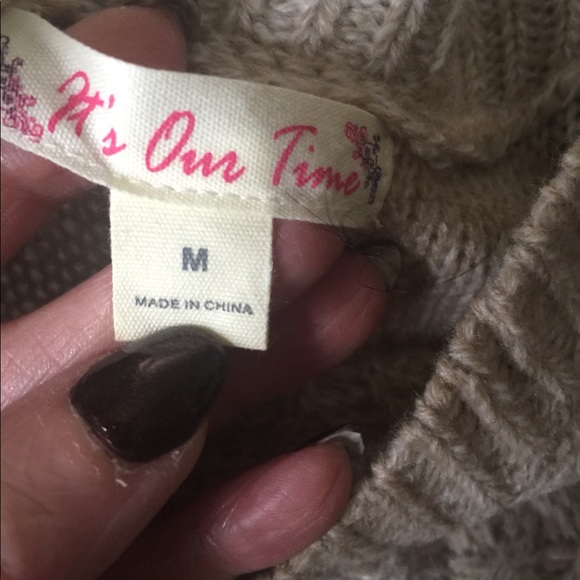 Woman’s Sweater - Picture 3 of 3